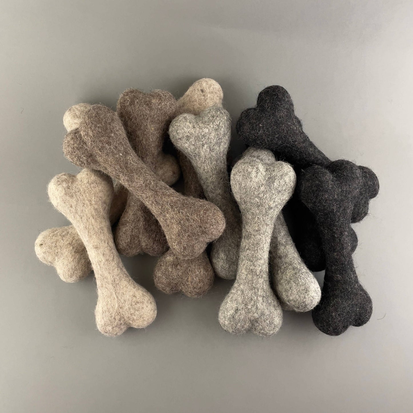 Hundespielzeug aus gefilztem Wollknochen (Hellbraun)