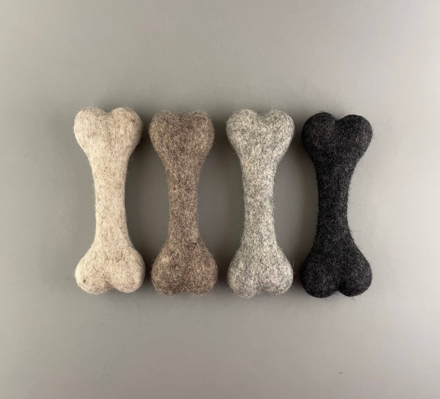 Hundespielzeug aus gefilztem Wollknochen (Hellbraun)