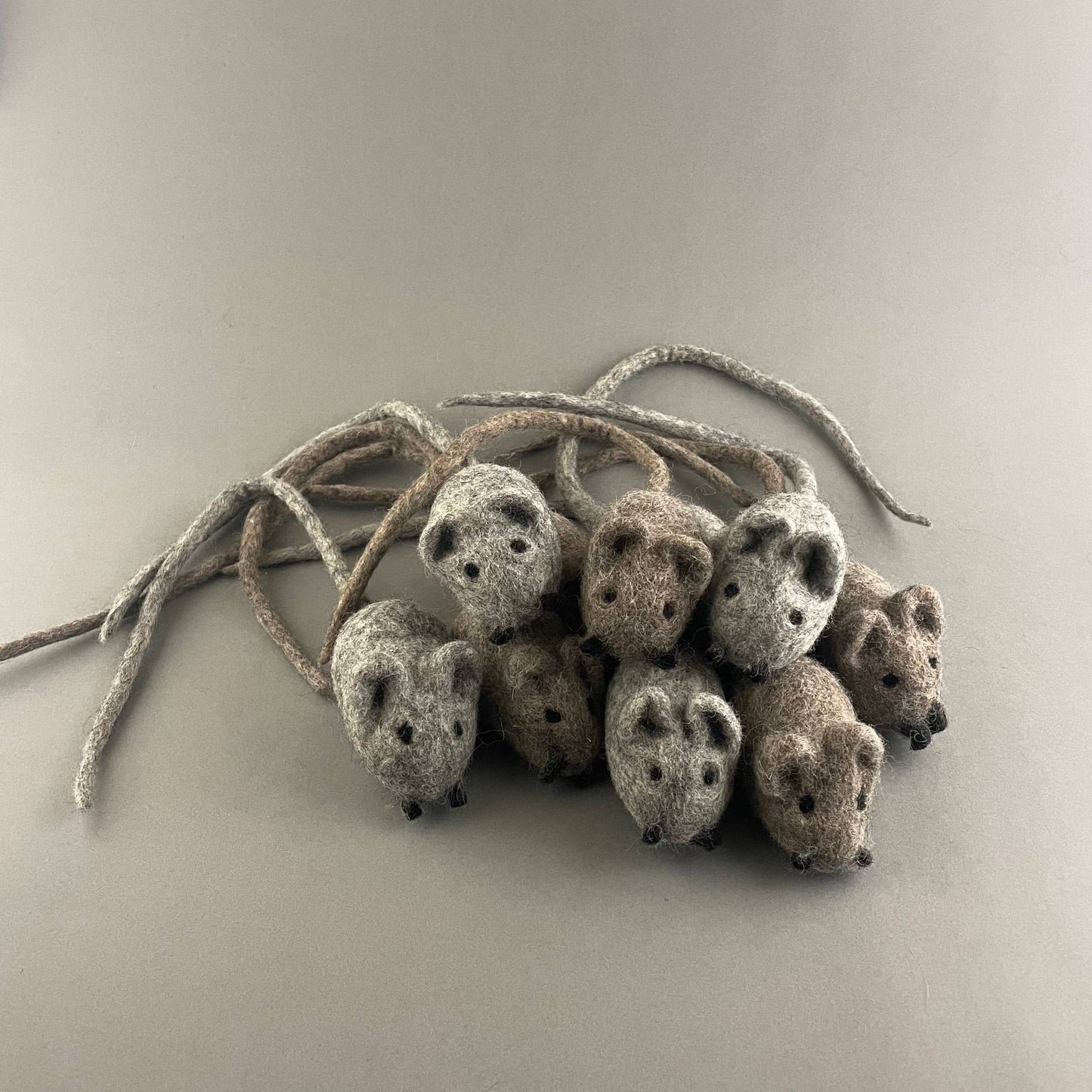 Handgefertigte Katzenmaus (grau)