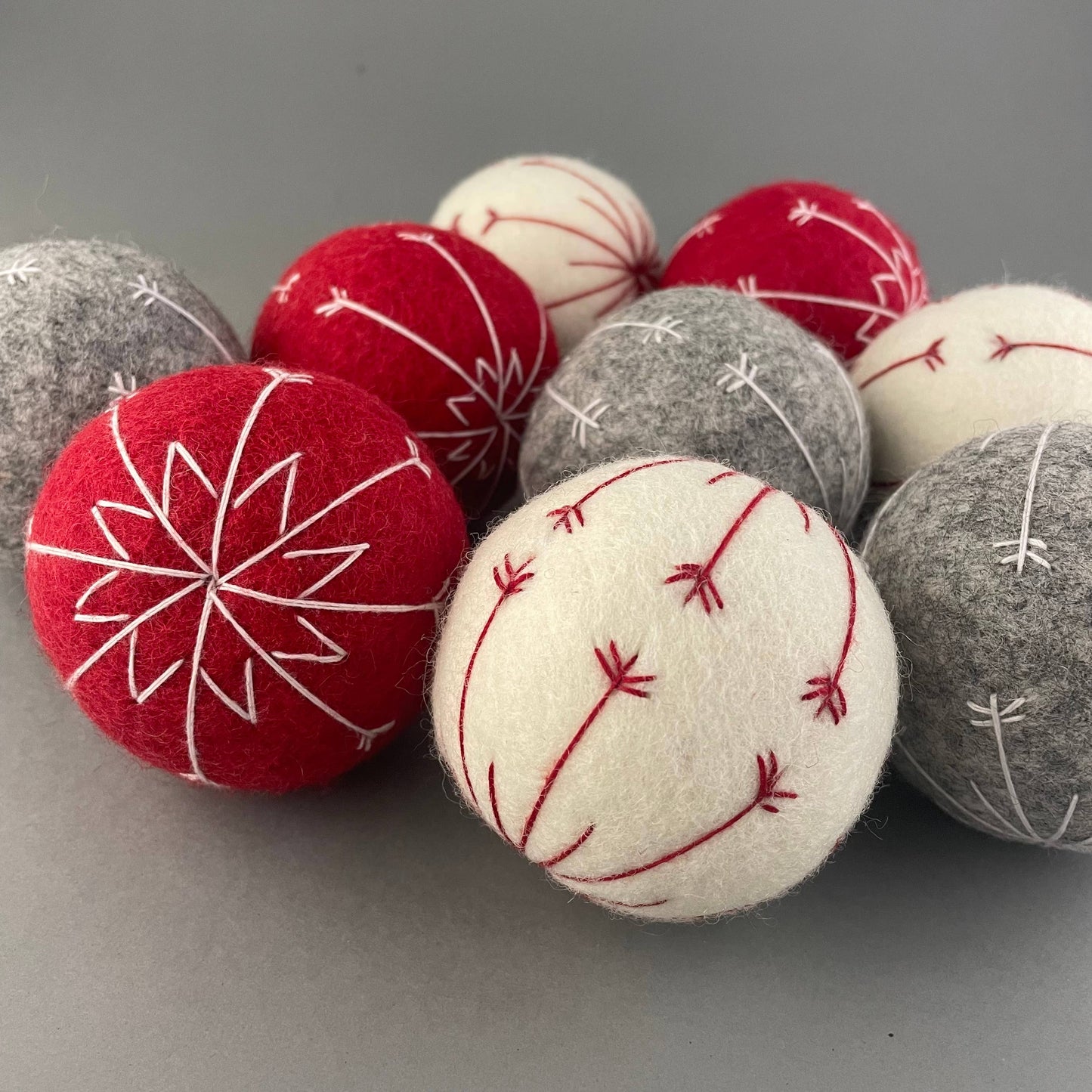 Handgenähter Filzball Winterzauber Edition (klein)