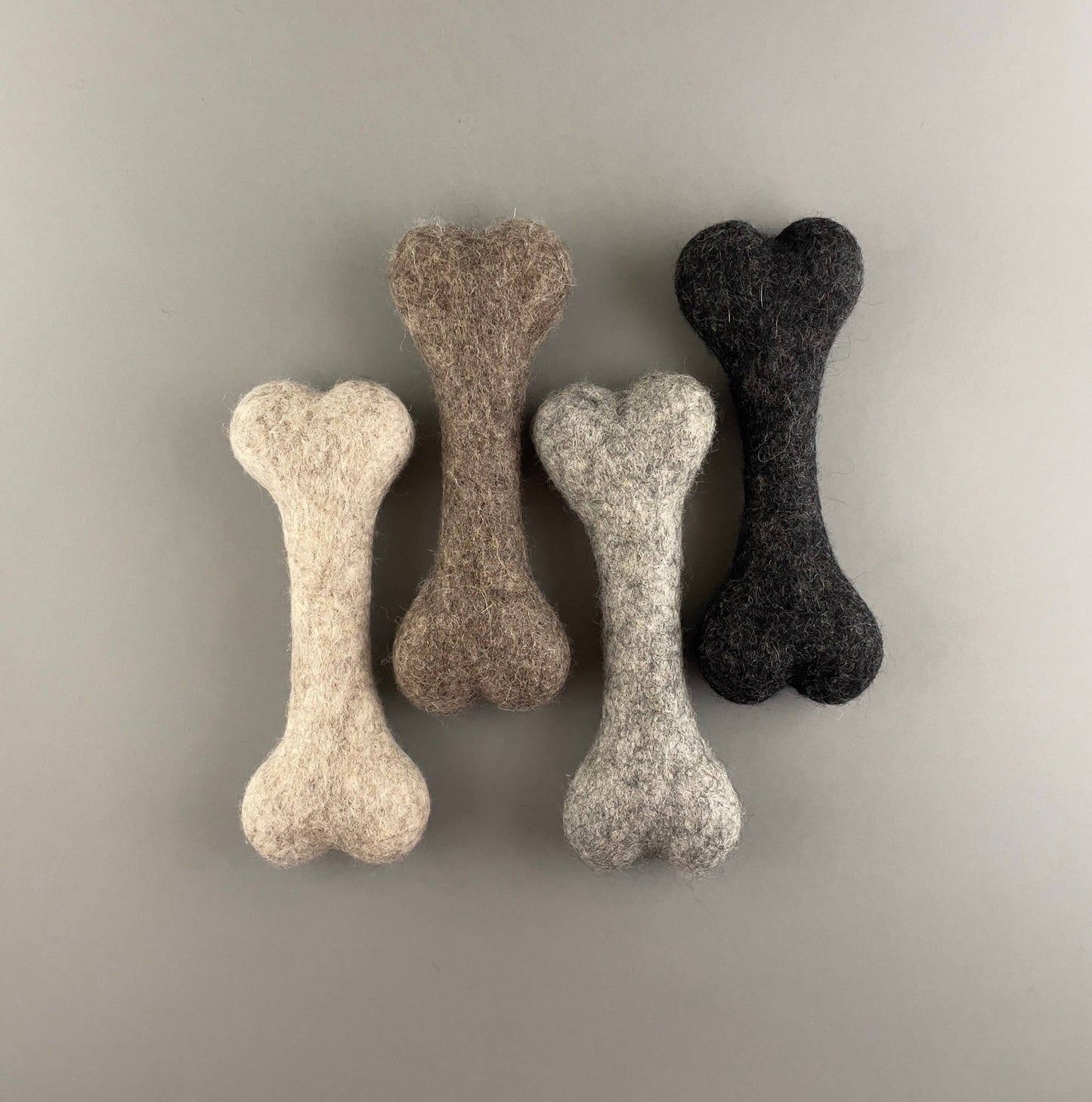 Hundespielzeug aus gefilztem Wollknochen (Hellbraun)