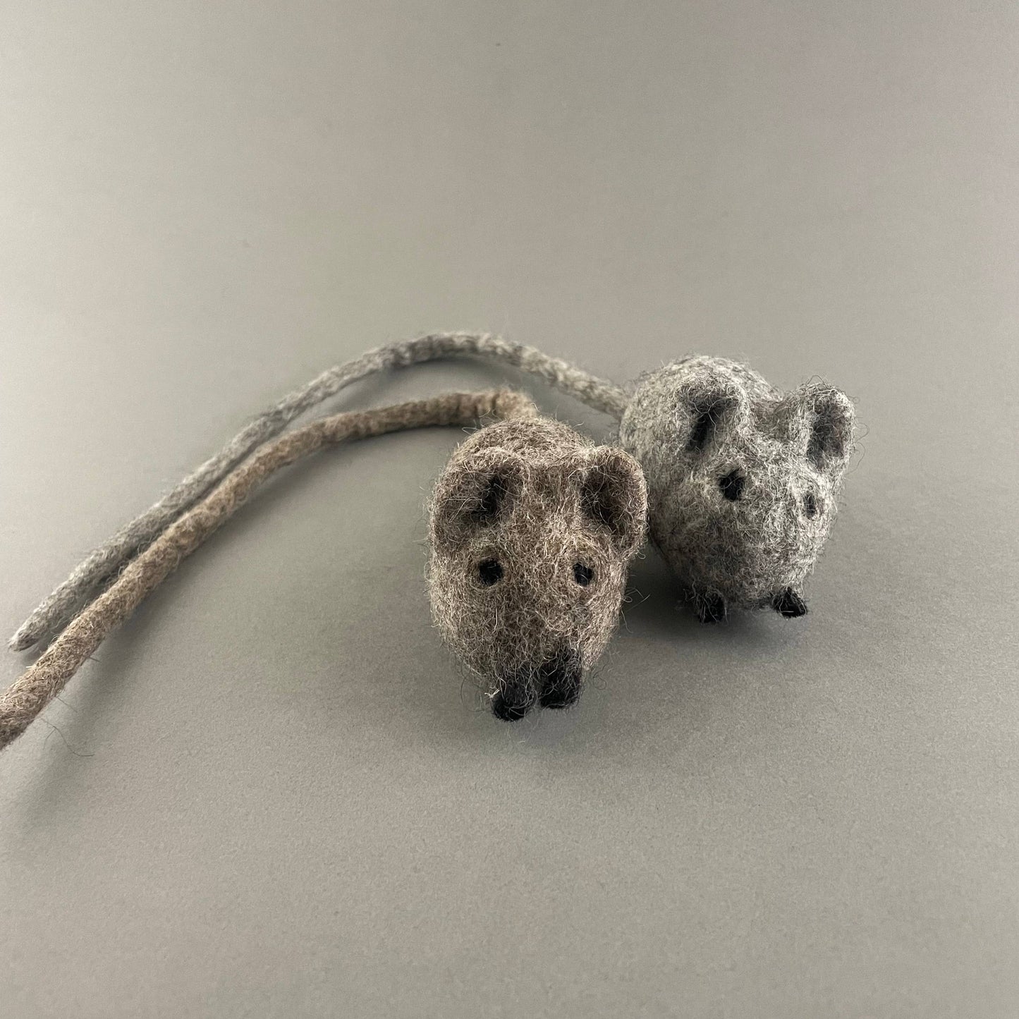 Handgefertigte Katzenmaus (grau)