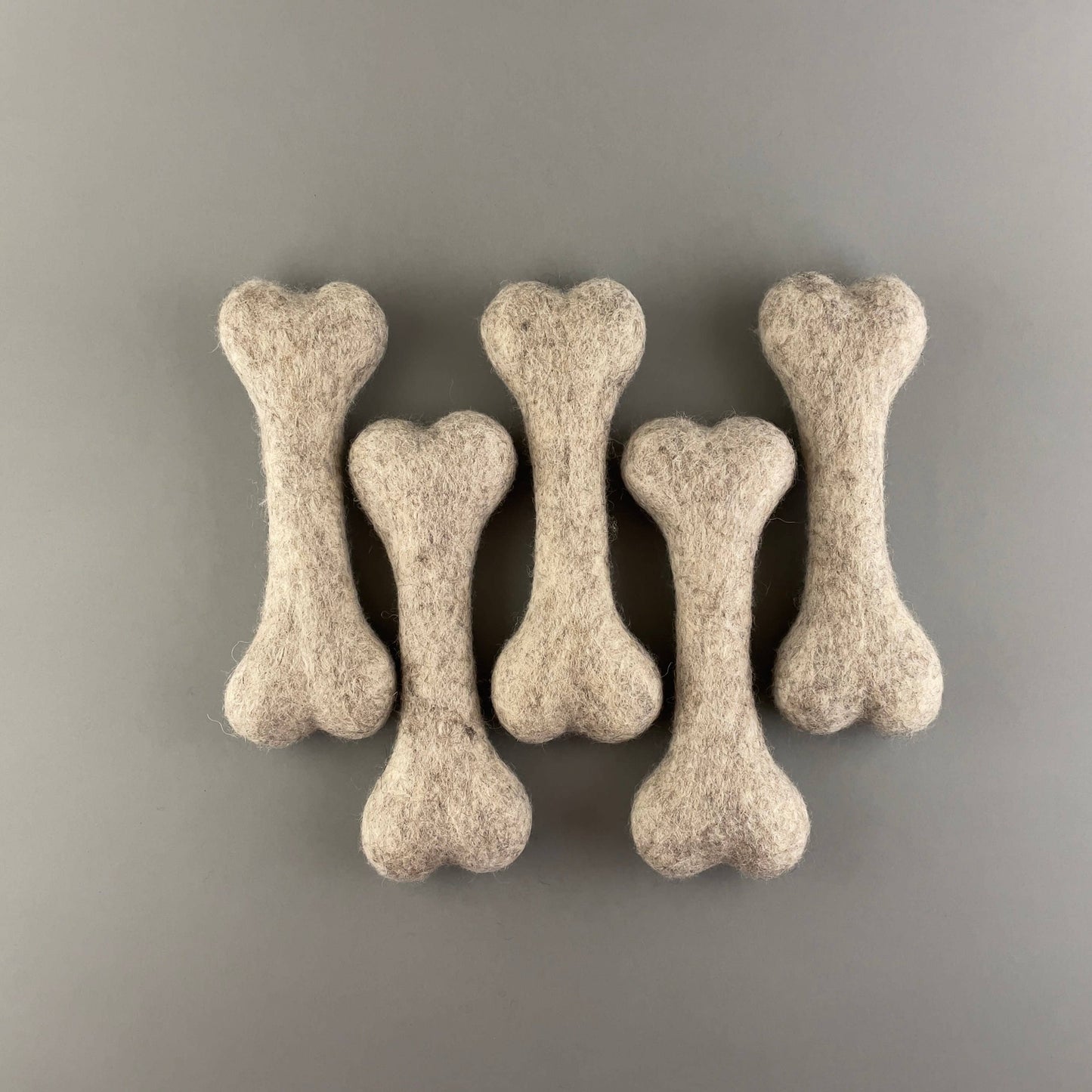 Hundespielzeug aus gefilztem Wollknochen (Hellbraun)