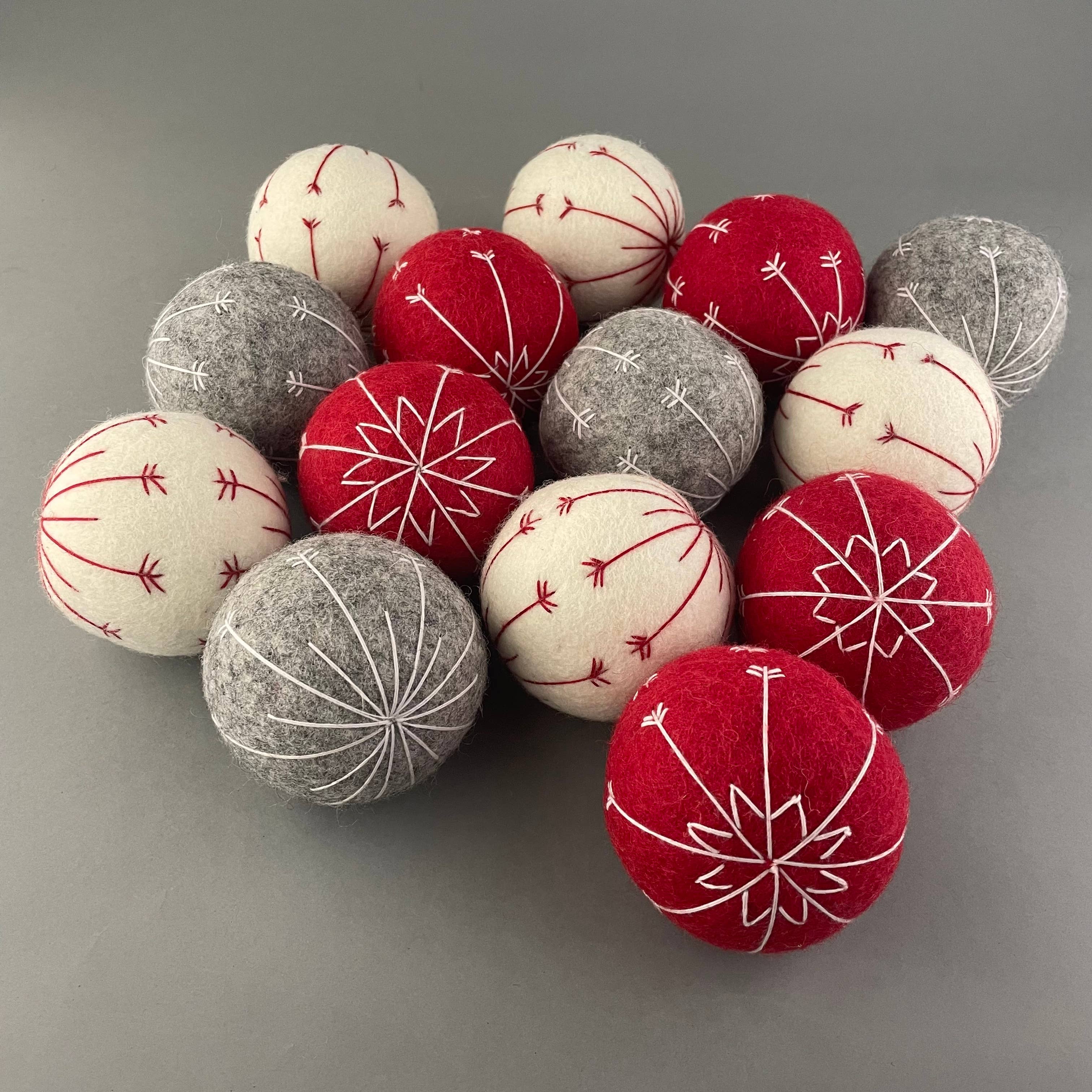 Handgenähter Filzball Winterzauber Edition (mittel)