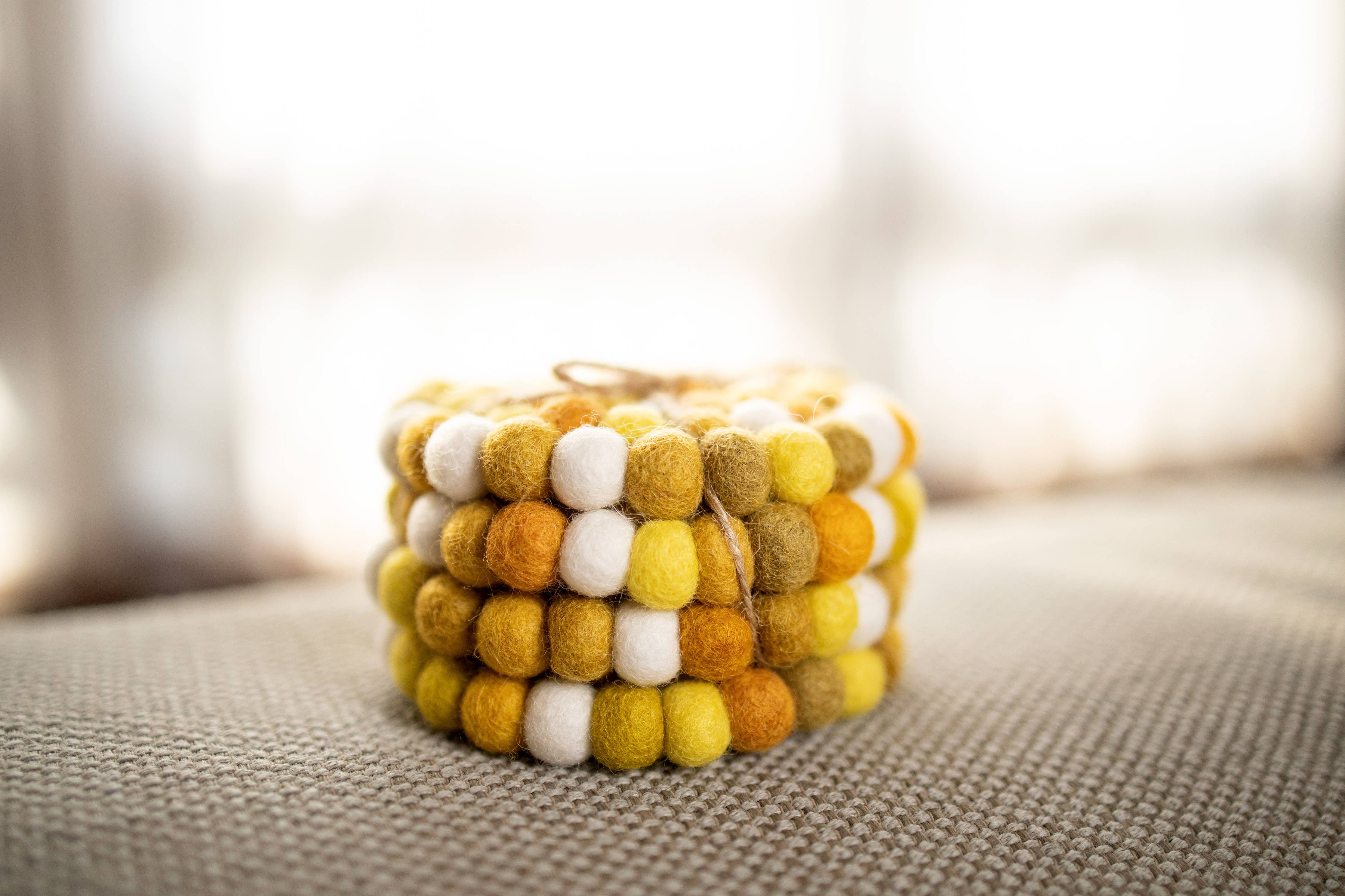 Gelbes Untersetzer-Set, 4-teilig, handgefertigt, gefilzt