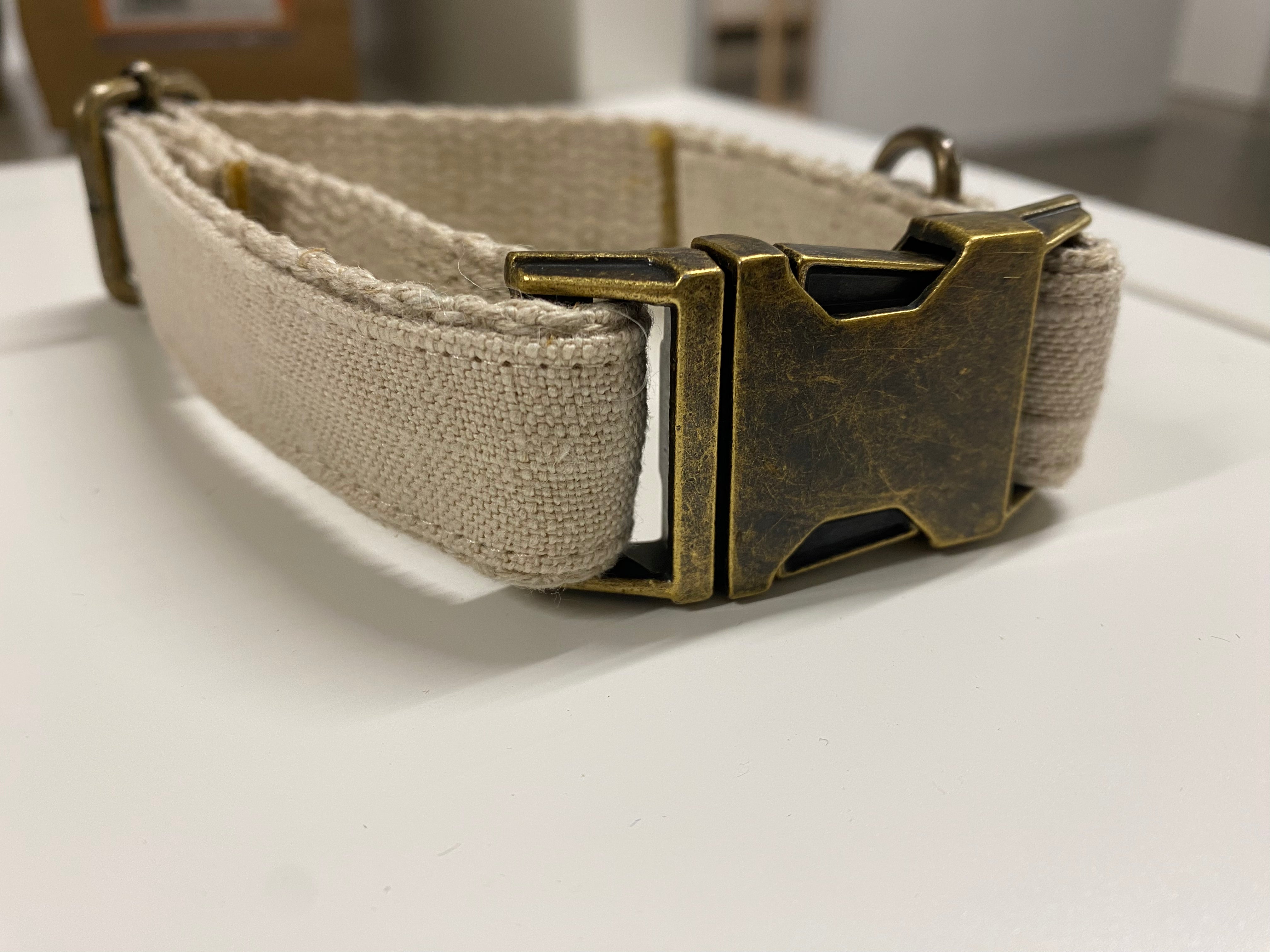 Natürliches Hanf-Hundehalsband: Antikes Messing / S bis 38cm